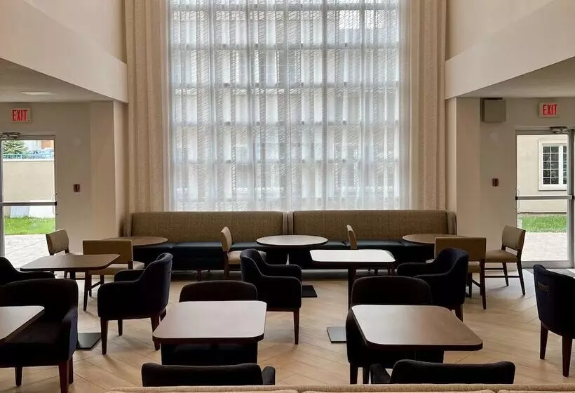 Отель Staybridge Suites Calgary Airport, An Ihg