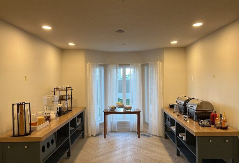 هتل Staybridge Suites Calgary Airport, An Ihg