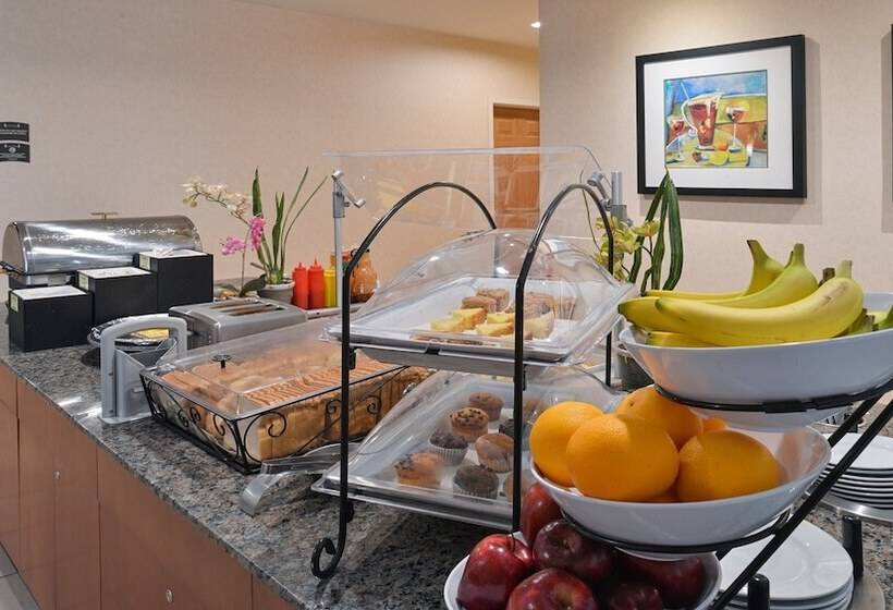 هتل Staybridge Suites Calgary Airport, An Ihg