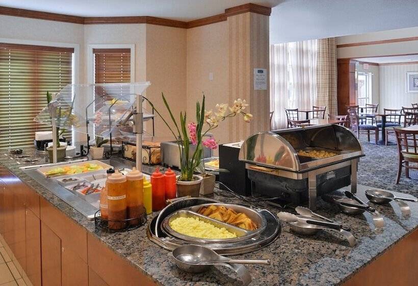 هتل Staybridge Suites Calgary Airport, An Ihg