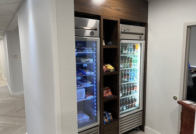 هتل Staybridge Suites Calgary Airport, An Ihg