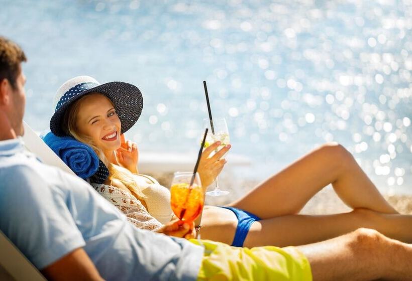 Отель Sunny Dubrovnik By Valamar