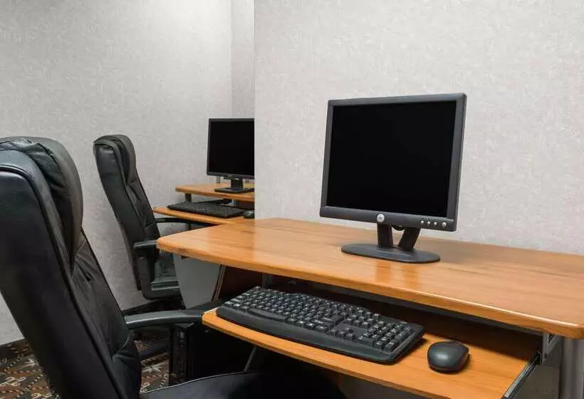 Отель Park Hill Inn & Suites