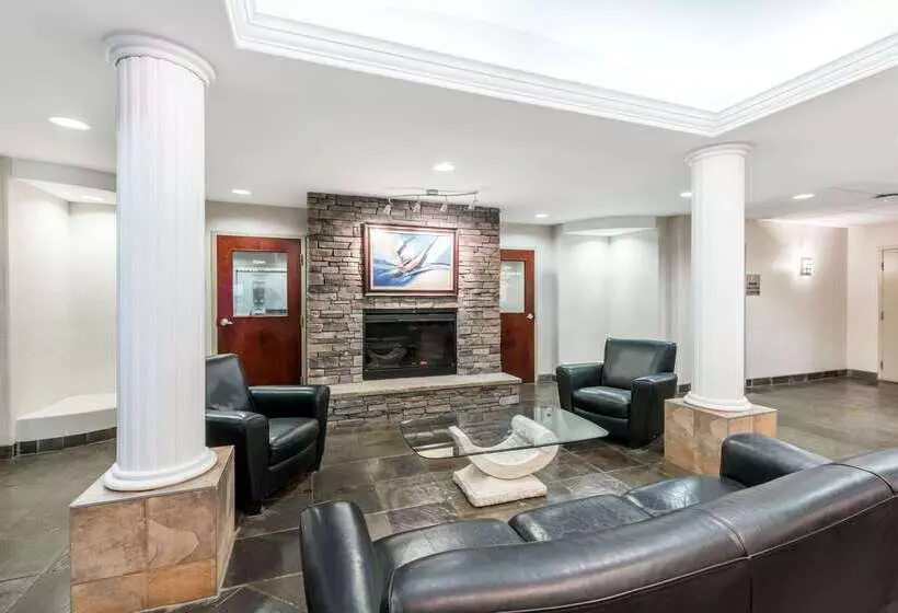 Отель Park Hill Inn & Suites