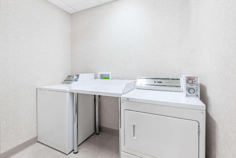 هتل Park Hill Inn & Suites