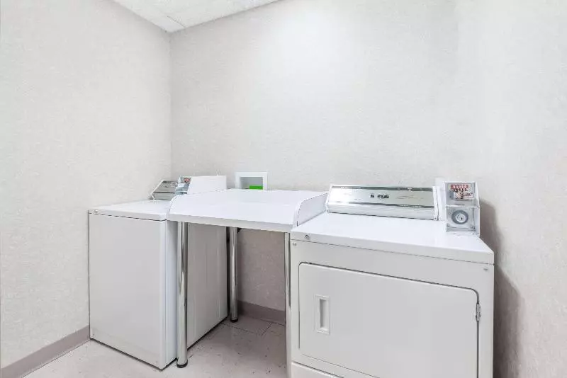 Отель Park Hill Inn & Suites