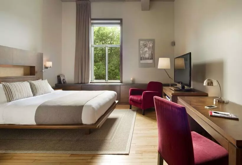 71 By Preferred Hotels & Resorts