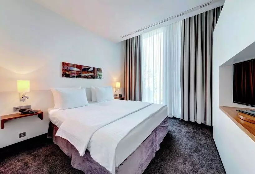 Отель Hilton Garden Inn Stuttgart Neckarpark