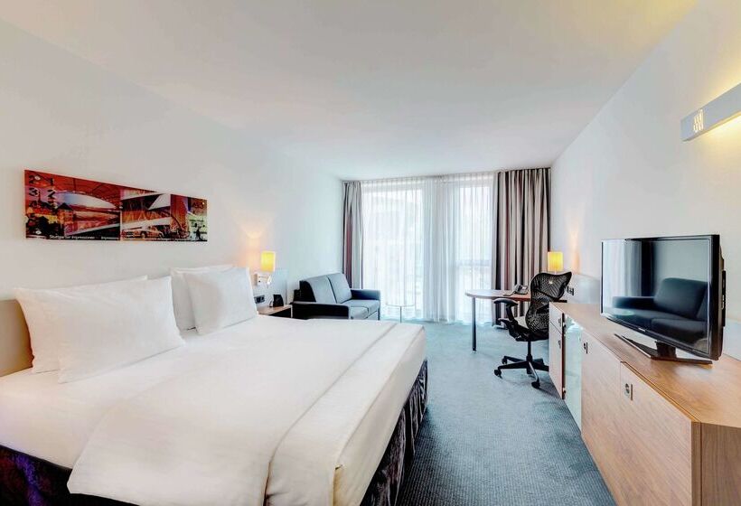 Hotelli Hilton Garden Inn Stuttgart Neckarpark