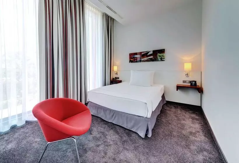 Отель Hilton Garden Inn Stuttgart Neckarpark