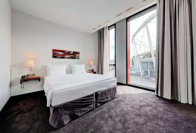 Отель Hilton Garden Inn Stuttgart Neckarpark