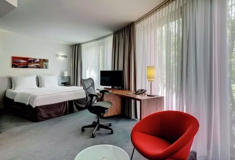 Отель Hilton Garden Inn Stuttgart Neckarpark
