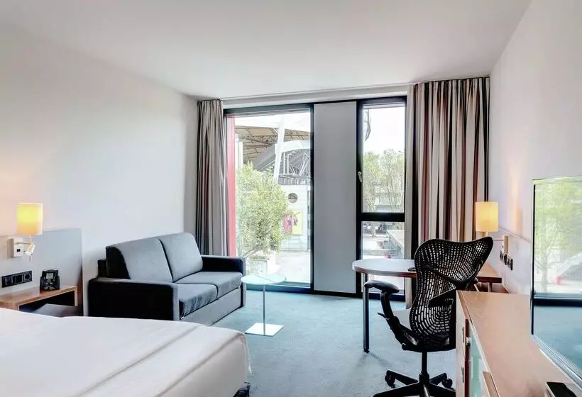 Отель Hilton Garden Inn Stuttgart Neckarpark