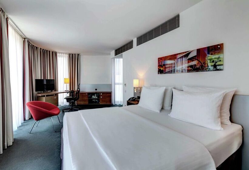 Hotelli Hilton Garden Inn Stuttgart Neckarpark