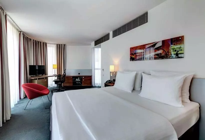 Отель Hilton Garden Inn Stuttgart Neckarpark