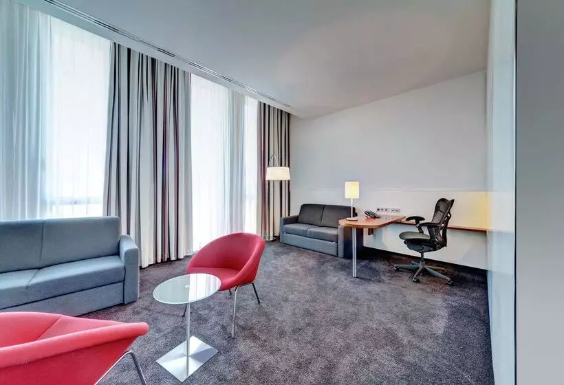 Отель Hilton Garden Inn Stuttgart Neckarpark
