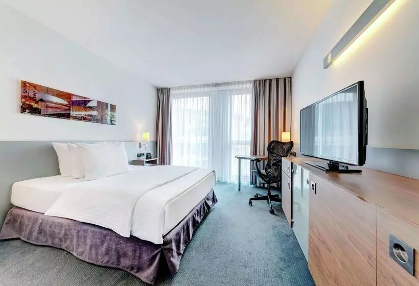 Отель Hilton Garden Inn Stuttgart Neckarpark