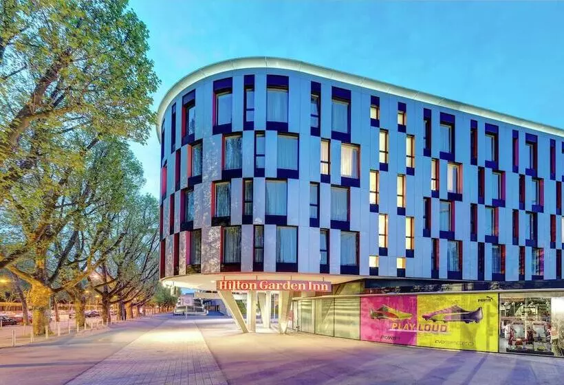 Отель Hilton Garden Inn Stuttgart Neckarpark