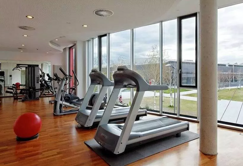 Отель Hilton Garden Inn Stuttgart Neckarpark