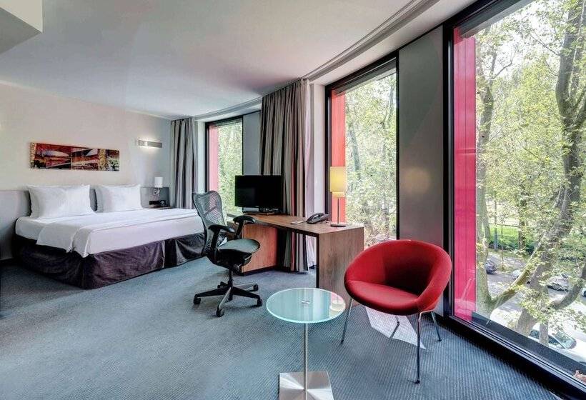 Hotelli Hilton Garden Inn Stuttgart Neckarpark