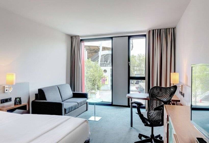 Hotelli Hilton Garden Inn Stuttgart Neckarpark