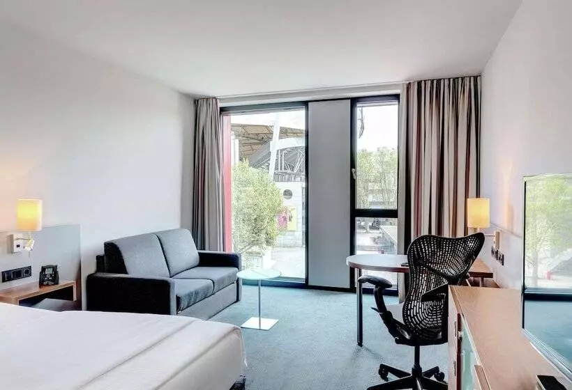 Отель Hilton Garden Inn Stuttgart Neckarpark