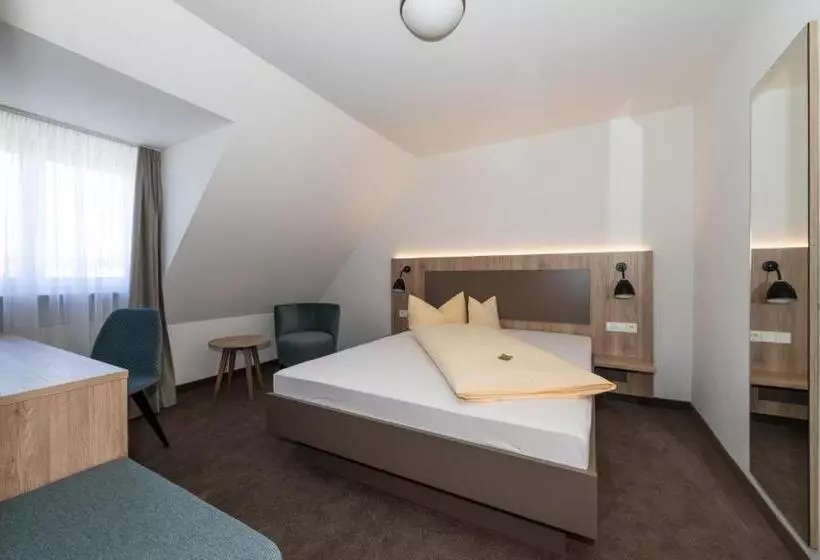 هتل Landschloss Korntal