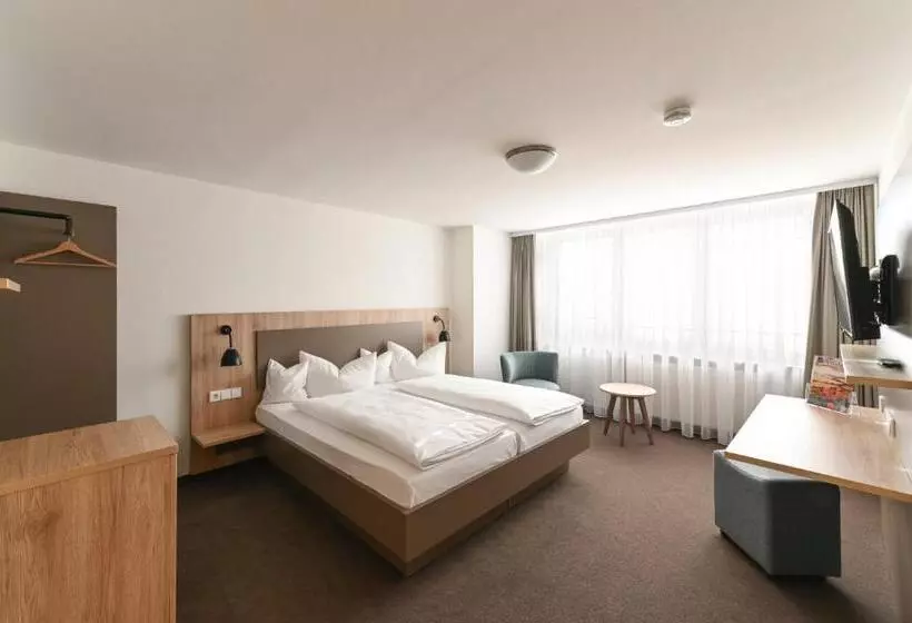 هتل Landschloss Korntal