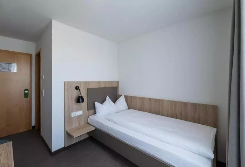 هتل Landschloss Korntal