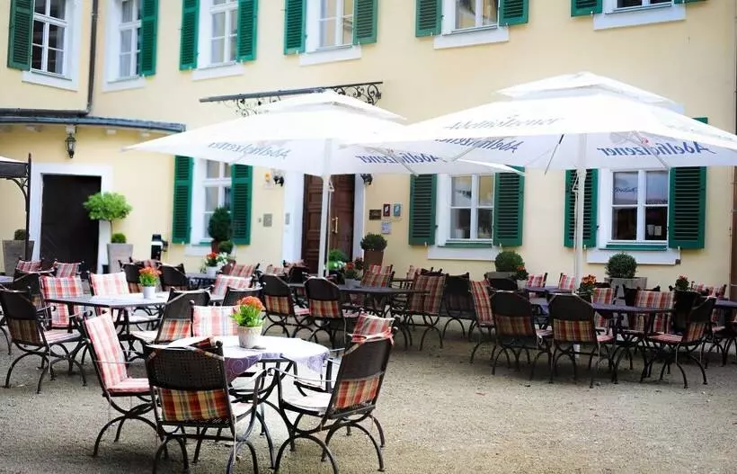 Отель Schloss Burgellern