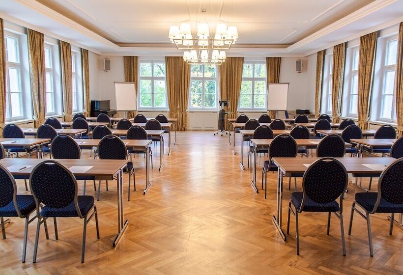 Hotel Schloss Burgellern