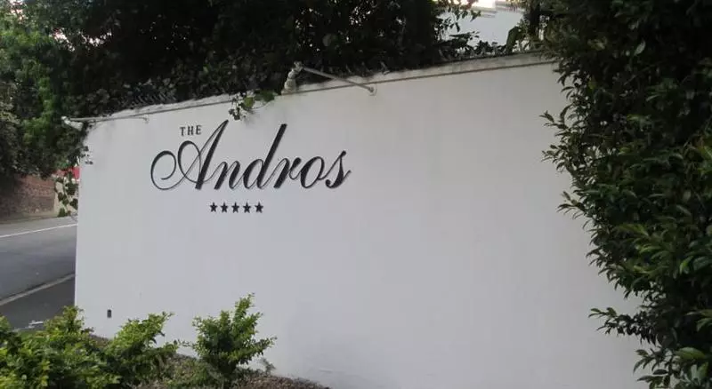 בית מלון כפרי The Andros Boutique