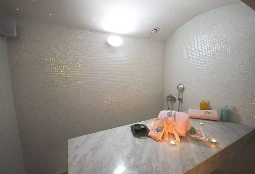 Oum Palace Hotel & Spa