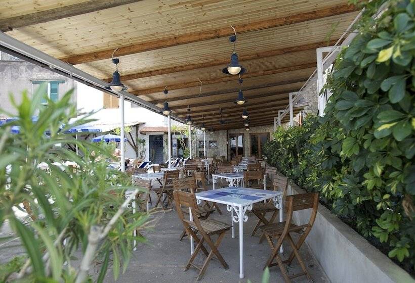 Отель Baia Di Puolo