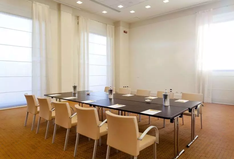 هتل Hilton Garden Inn Florence Novoli