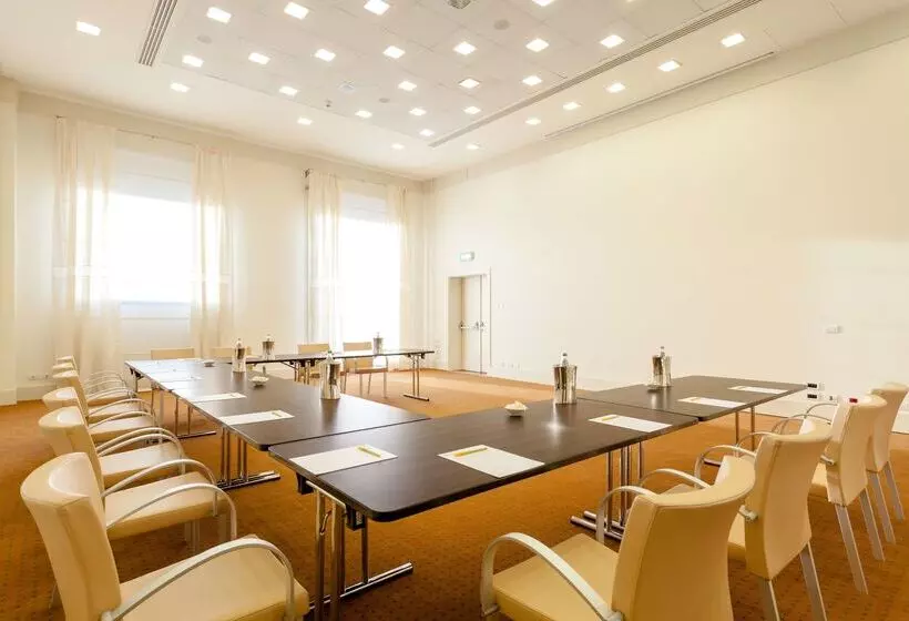 هتل Hilton Garden Inn Florence Novoli