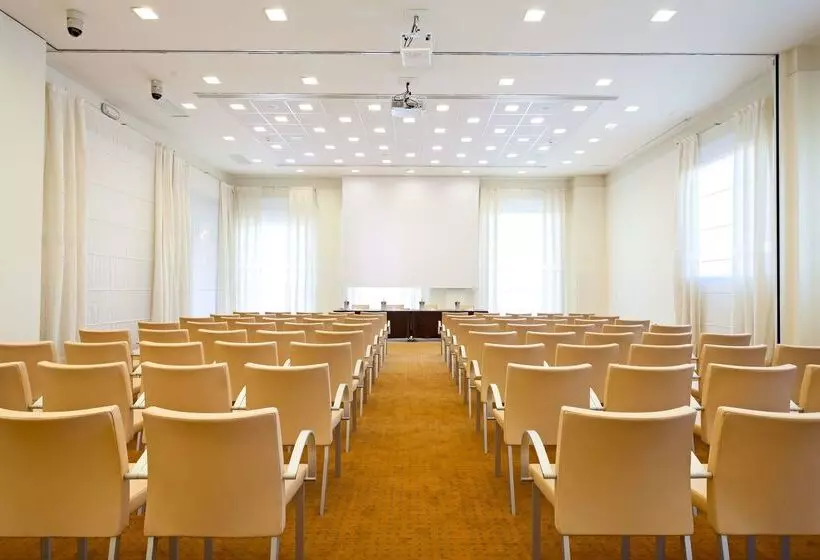 هتل Hilton Garden Inn Florence Novoli