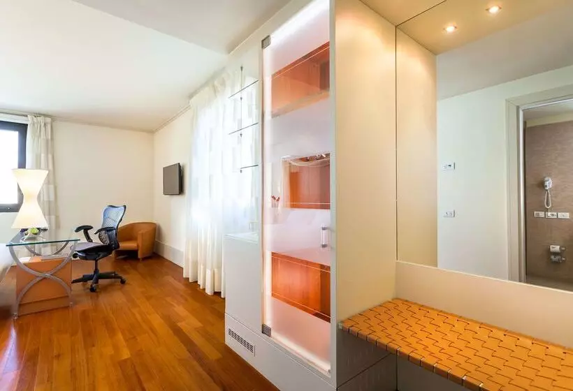 هتل Hilton Garden Inn Florence Novoli