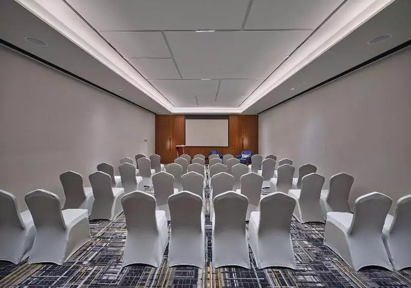 בית מלון כפרי Hilton Garden Inn Guangzhou Tianhe