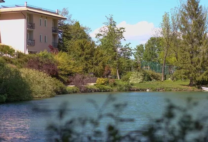 ホテル Parco Del Lago Resort & Spa
