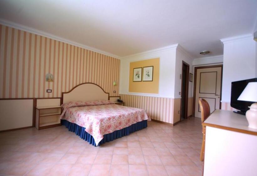 בית מלון כפרי Parco Del Lago Resort & Spa