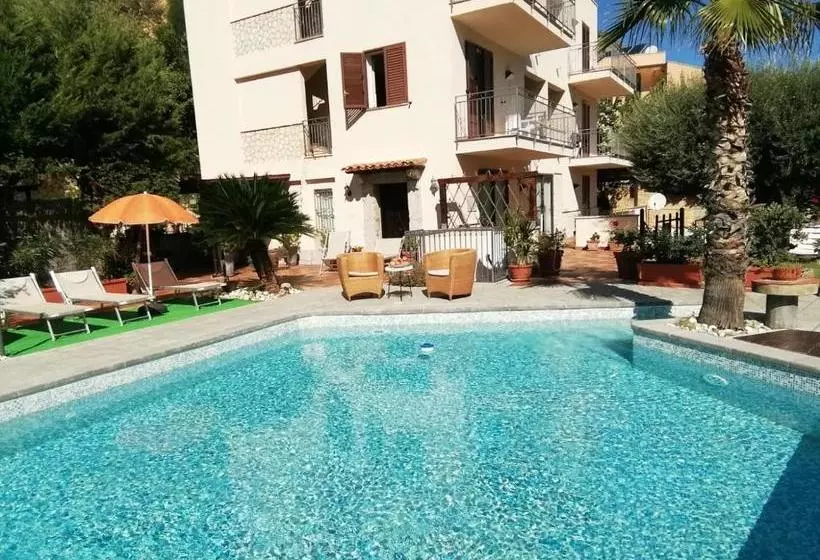 Отель Residence Santa Barbara