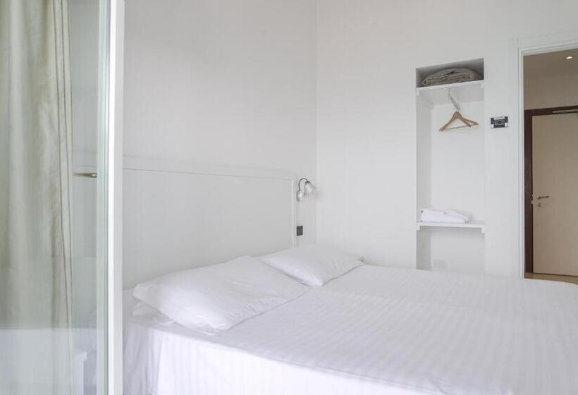 Отель Venere Azzurra