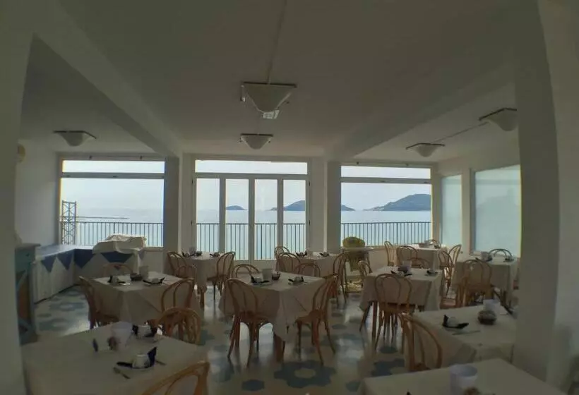 Отель Venere Azzurra