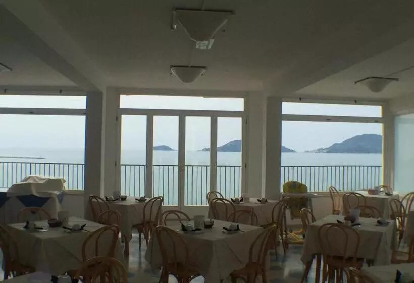 Отель Venere Azzurra