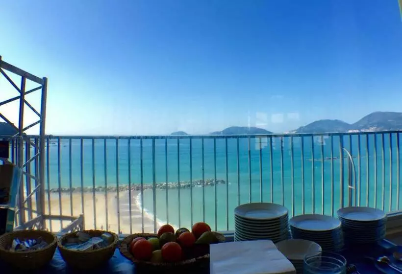 Отель Venere Azzurra