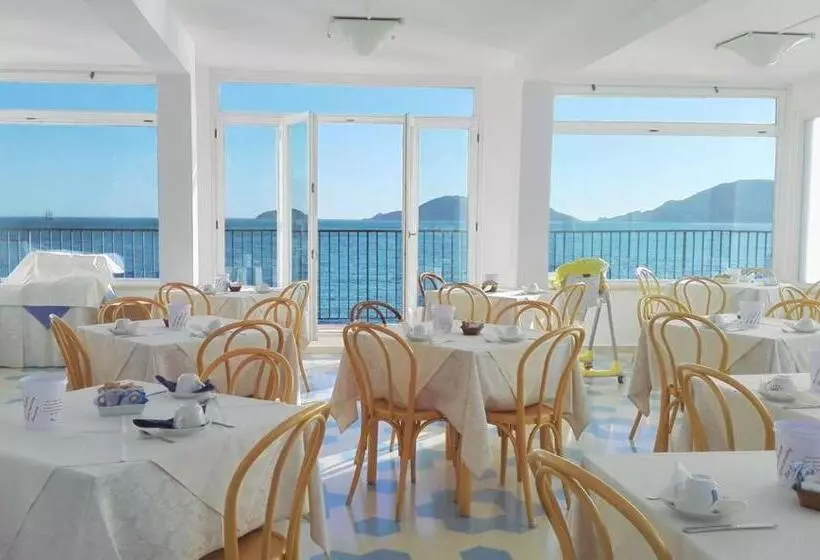 Отель Venere Azzurra