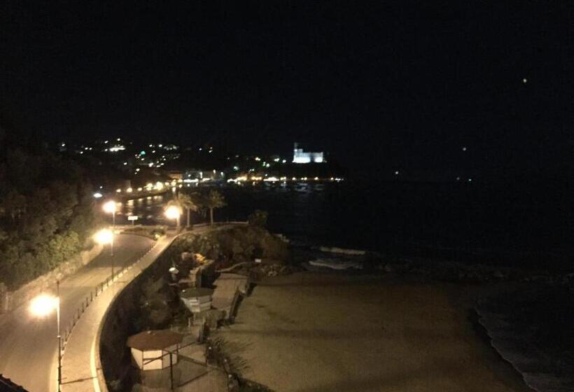 Отель Venere Azzurra