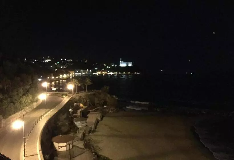 Отель Venere Azzurra