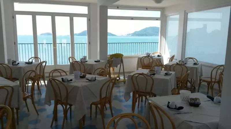 Отель Venere Azzurra